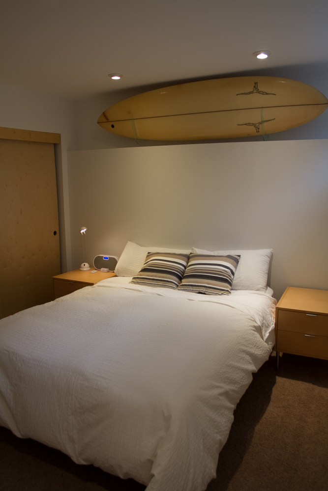 Cozy bedroom in Beachwood Guest House in Vancouver Island, Canada
