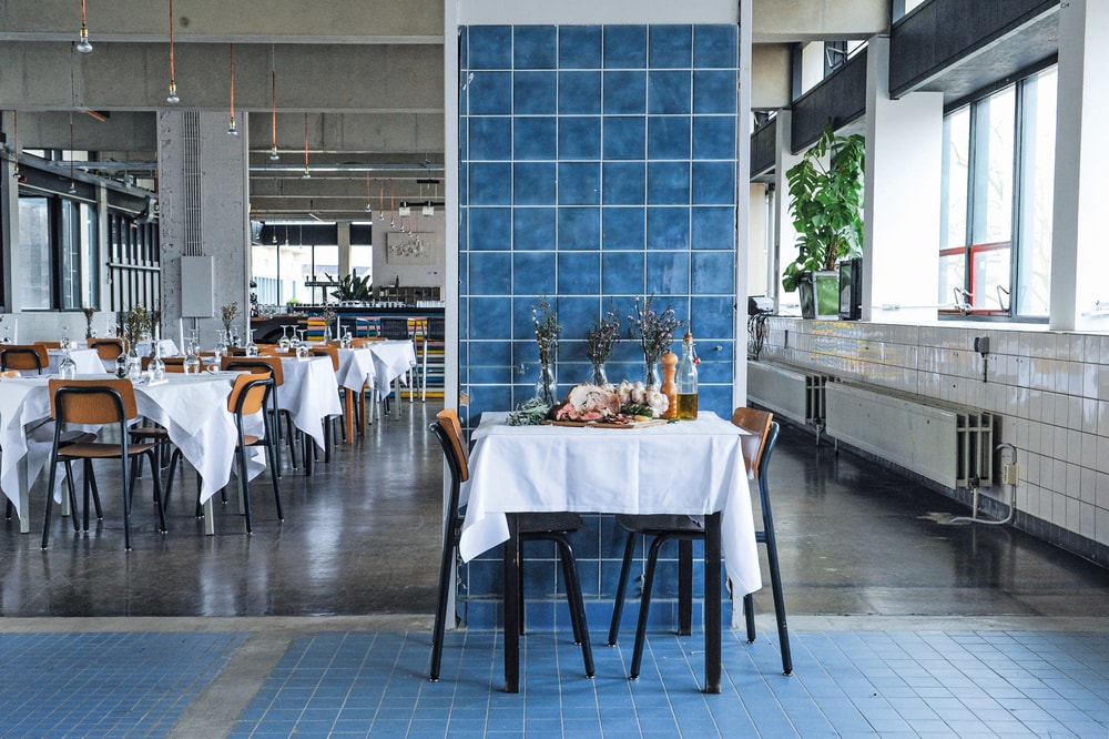 An interior shot of charming restaurant Ron Gastrobar Amsterdam