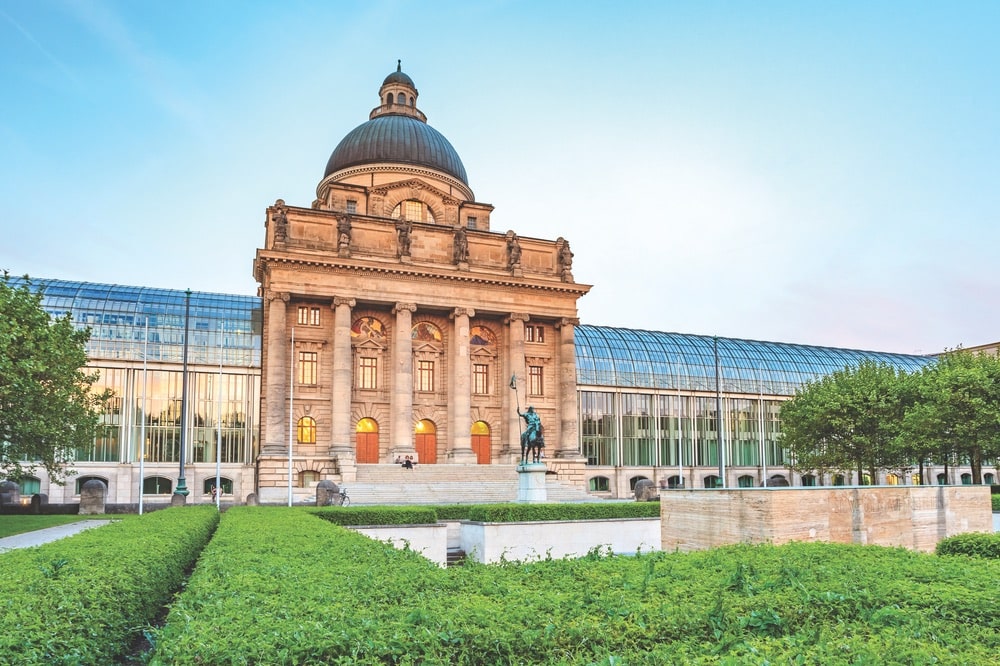 The Bayerische Staatskanzlei (Bavarian State Chancellery) houses the state government offices and is located in the former Bavarian Army Museum.