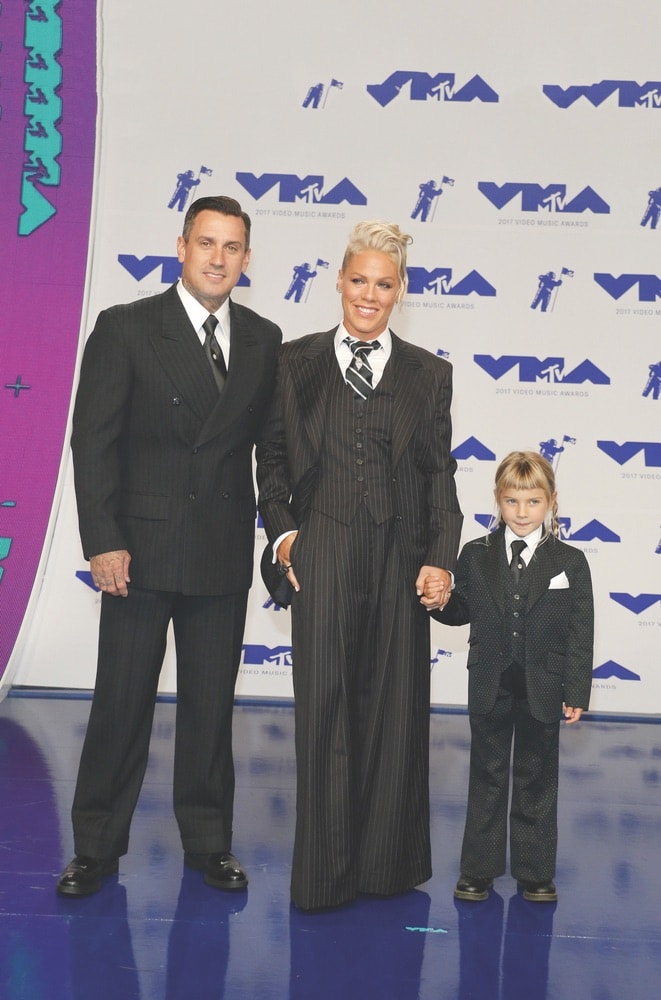 VMA 2017, VMA2017, Arts Culture and Entertainment, celebrities, music, Fashion, Awards Ceremony, PINK, MTV Video Music Awards, MTV, Video Music Awards, The Forum, carey hart, willow sage hart