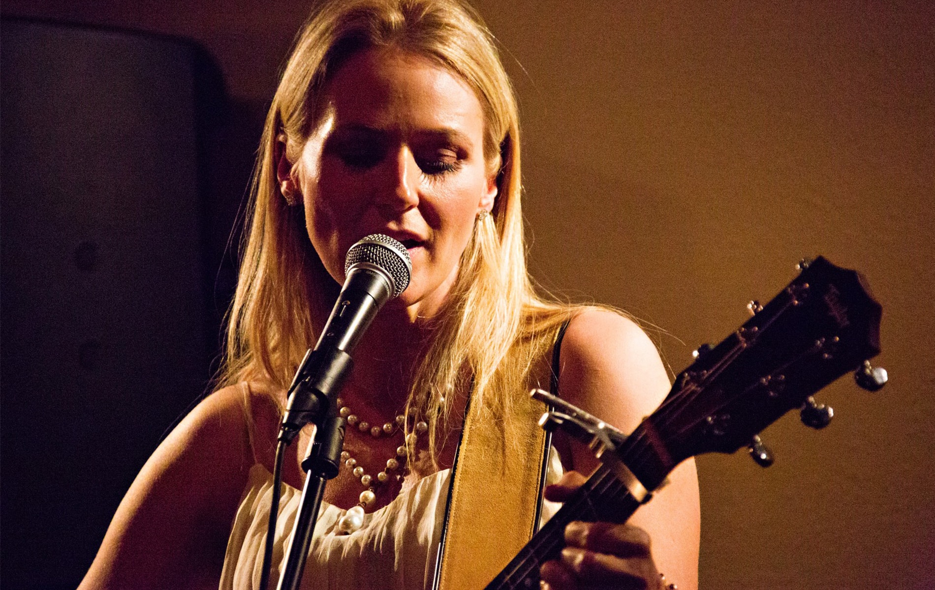 Recording artist Jewel performs at Restaurant Paradis benefiting The Ohana Institute on November 11, 2016, in Rosemary Beach, Florida.
