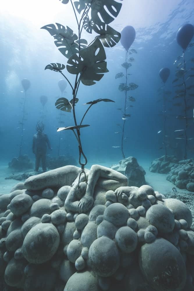 underwater statue at MUSAN 