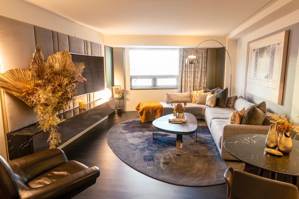 gustav klimt gold in motion suite conrad new york downtown hotel