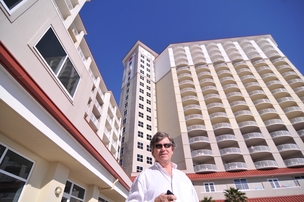 VIE magazin Julian MacQueen Hotel hospitality Fejlesztő pensacola