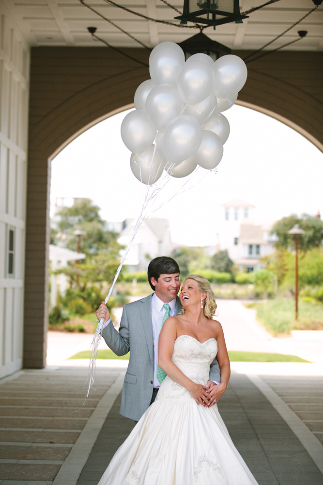 Bride and groom holding balloons at Kimberly and Clain Zimmerman beach wedding