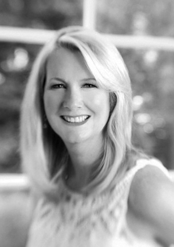 Carolyn O'Neil - VIE Magazine Staff Writer