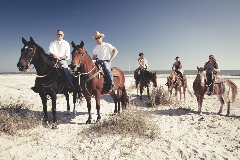 vie-magazine-the-shoot-13, riding horses on beach