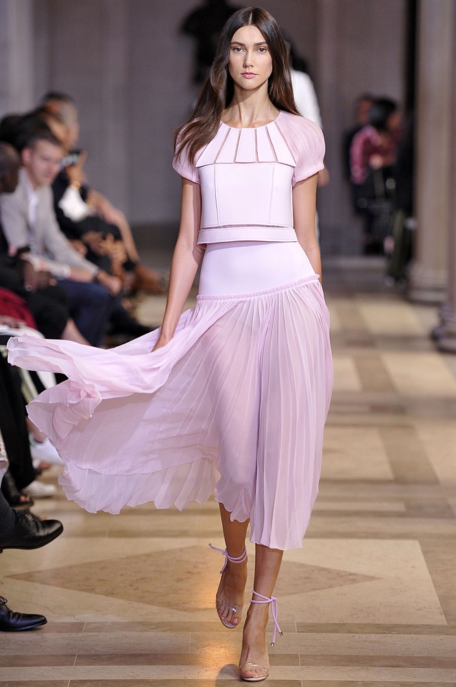 Model Dons A Flowy Peoni Pink Knife Pleat Ready To Wear Carolina Herrera Dress