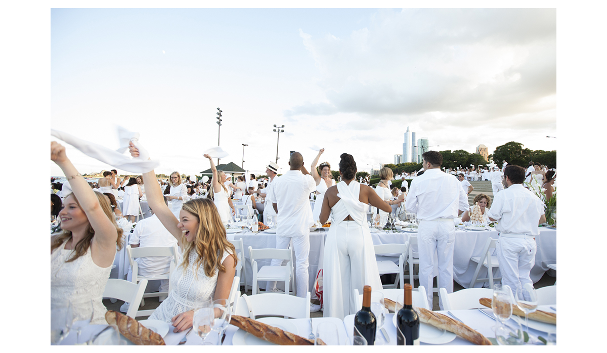 Diner en Blanc Chicago 2016 Dressed in White