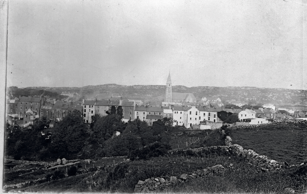 The Marconi Company brought welcome employment and excitement to the town of Clifden. At the time, Clifden’s population was 900.