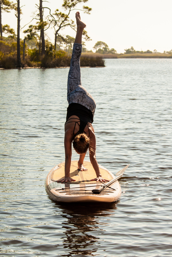 Woman doing paddle board yoga in Lululemon gear. Photo by Dawn Chapman Whitty.