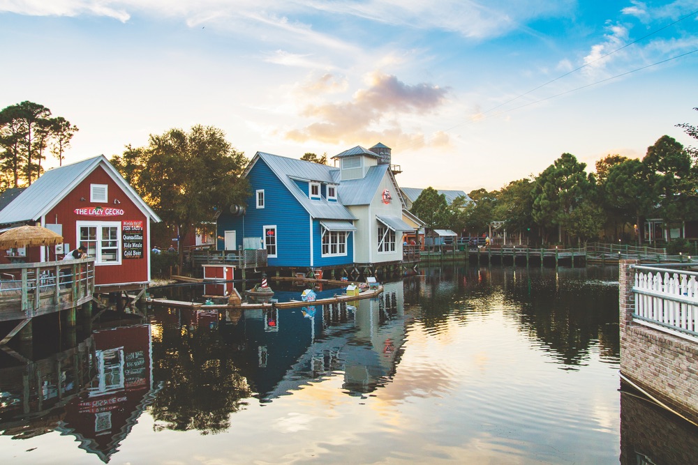 Incredible local restaurants at the Village of Baytowne Wharf .