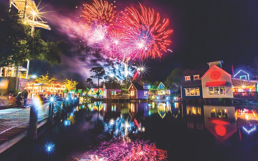 Fireworks at the Villiage of Baytowne Wharf.