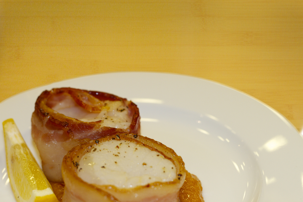 Bacon-Wrapped Sea Scallops with Apricot Sauce