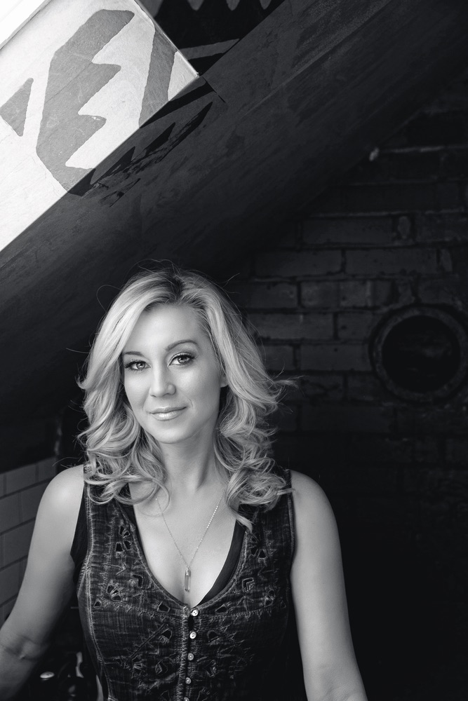 Kellie Pickler shares feel good stories with the world CMT VIE Magazine Storyteller issue