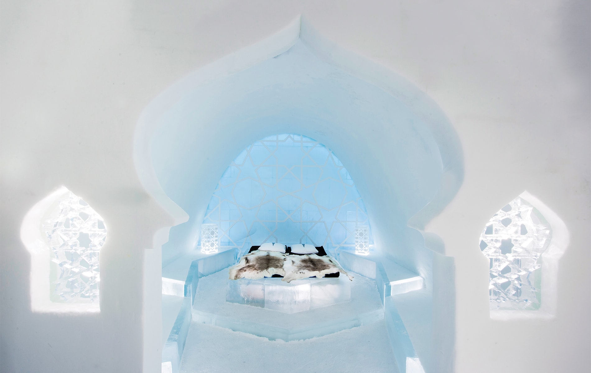 ICEHOTEL insiders recommend guests spend their first or last night in one of the cold rooms and enjoy warm accommodations for the remainder of their stay.