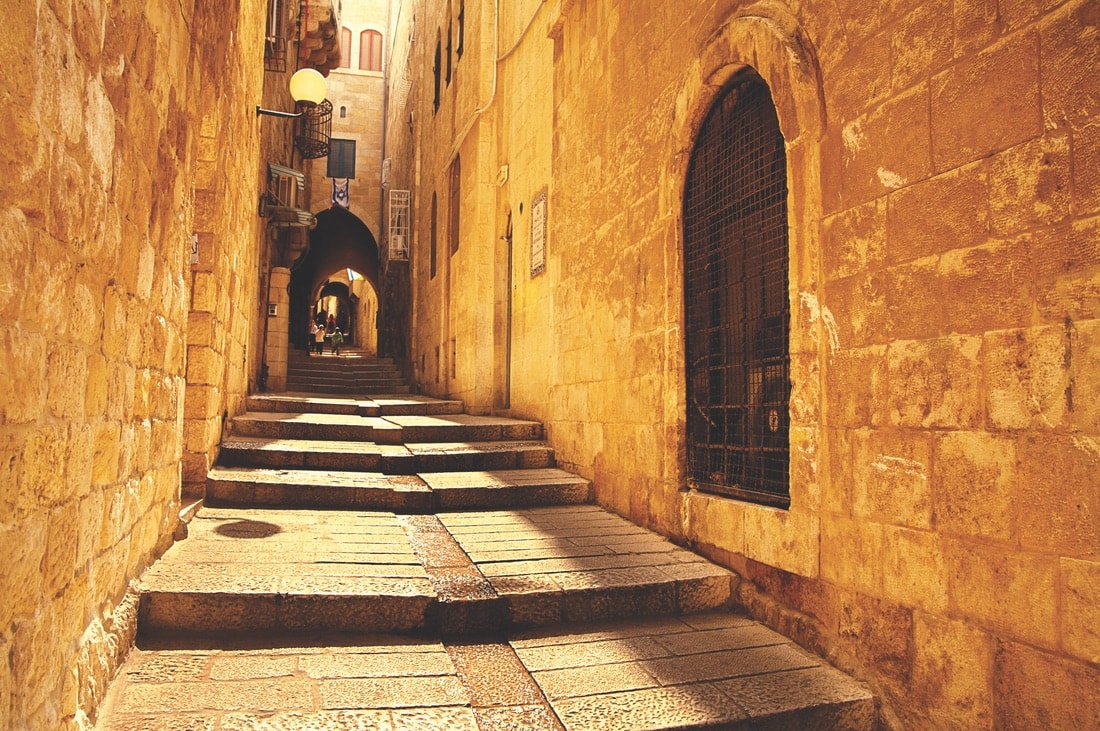 A gently sloping alley in the Jewish Quarter