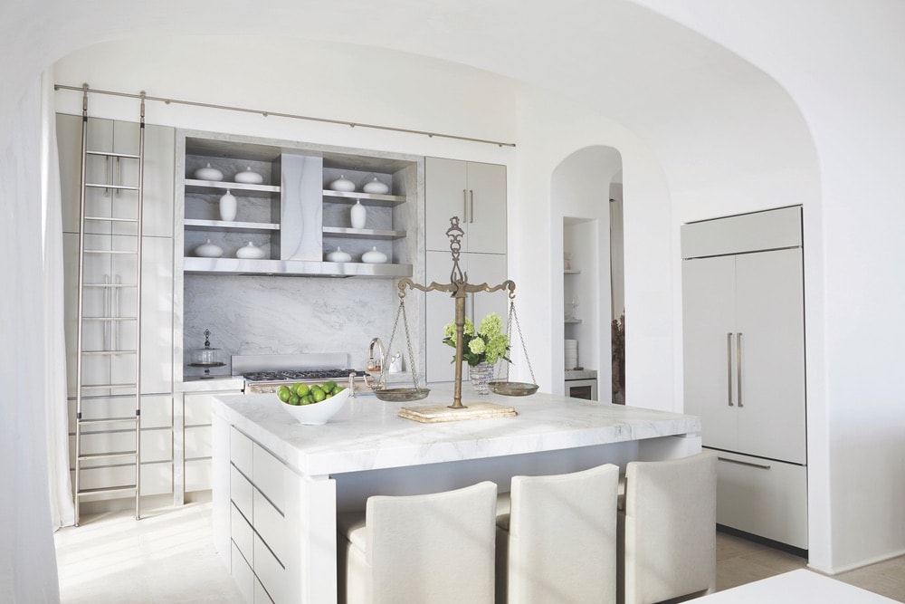 The sleek white of its facade is carried through in the Crockett Residence’s kitchen, with an oversized island perfect for cooking and entertaining.