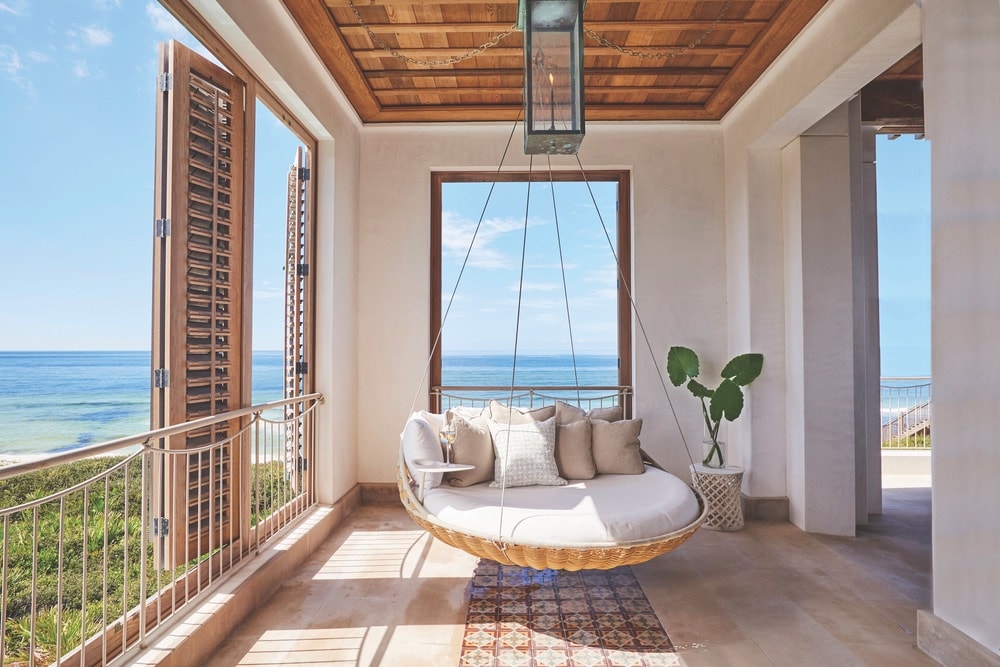 From the expansive floor-to-ceiling windows to the deep indoor-outdoor decks, the Crockett Residence was designed to take advantage of its sweeping views of the Gulf of Mexico and pristine white-sand beaches.
