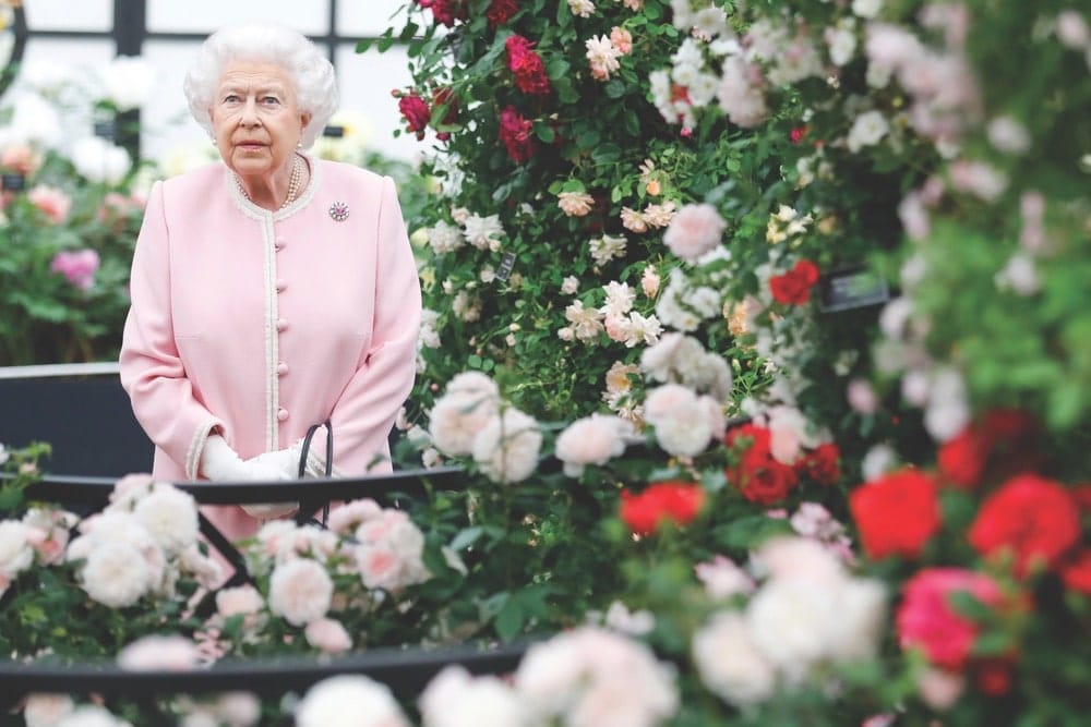 Chelsea Flower Show, Royal Horticultural Society, Britain’s Queen Elizabeth views the Peter Beales Roses exhibition at the RHS Chelsea Flower Show 2018.