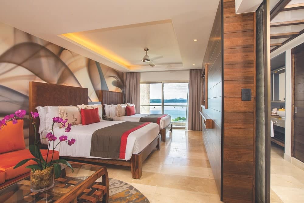 With guest rooms designated as junior suites, director’s suites, and producer’s suites, everyone receives the star treatment at Planet Hollywood Beach Resort Costa Rica