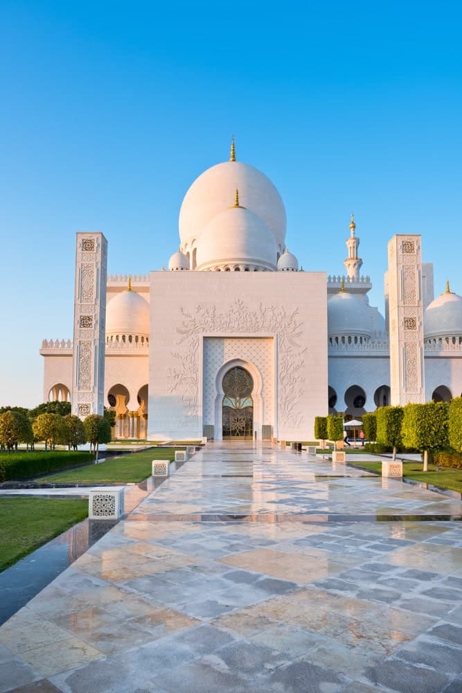 View of famous Sheikh Zayed White Mosque in Abu Dhabi, UAE