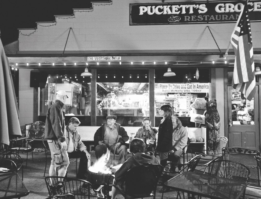 Entertainment is never in short supply at Puckett’s Grocery and Restaurant.