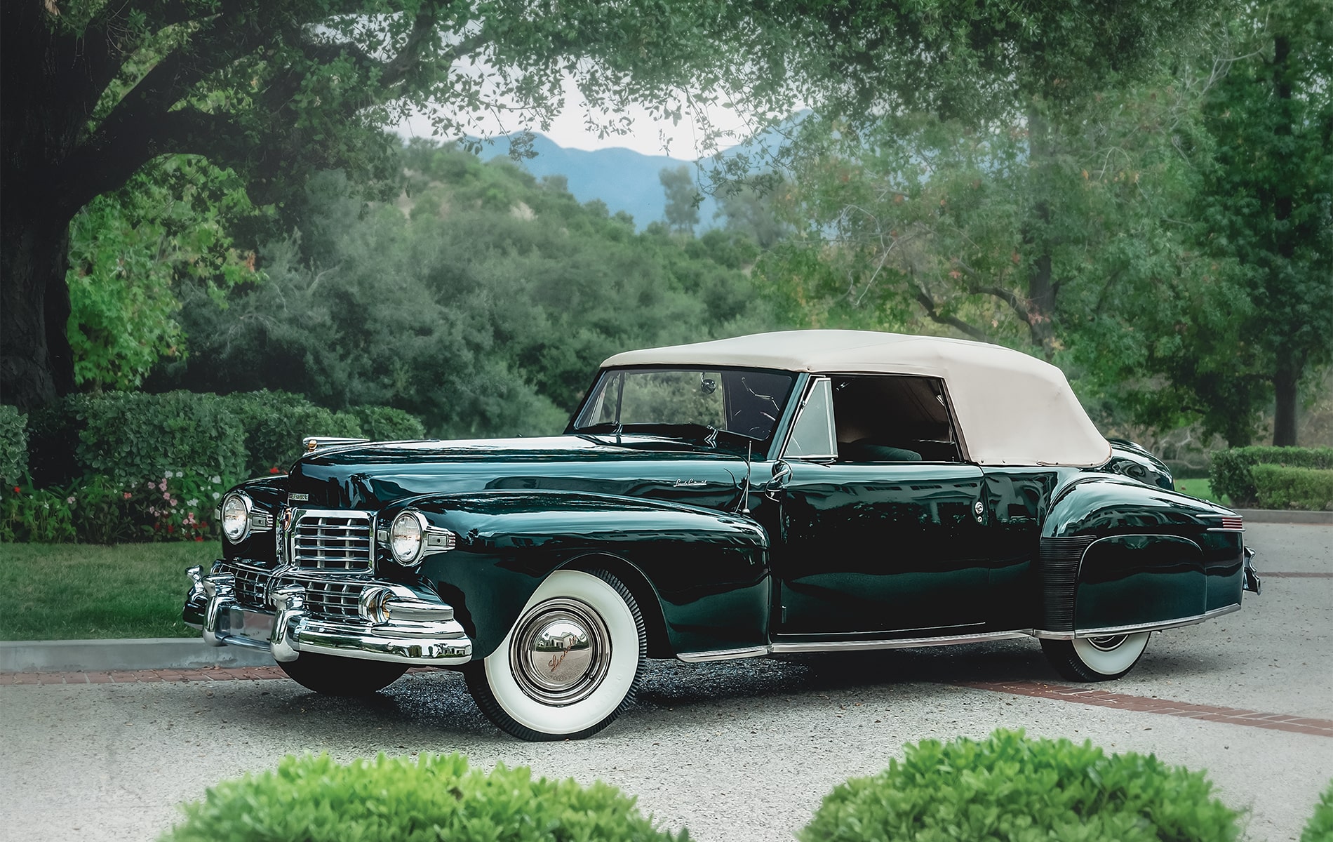 Le monde: Edsel Ford’s Lincoln Continental on Display