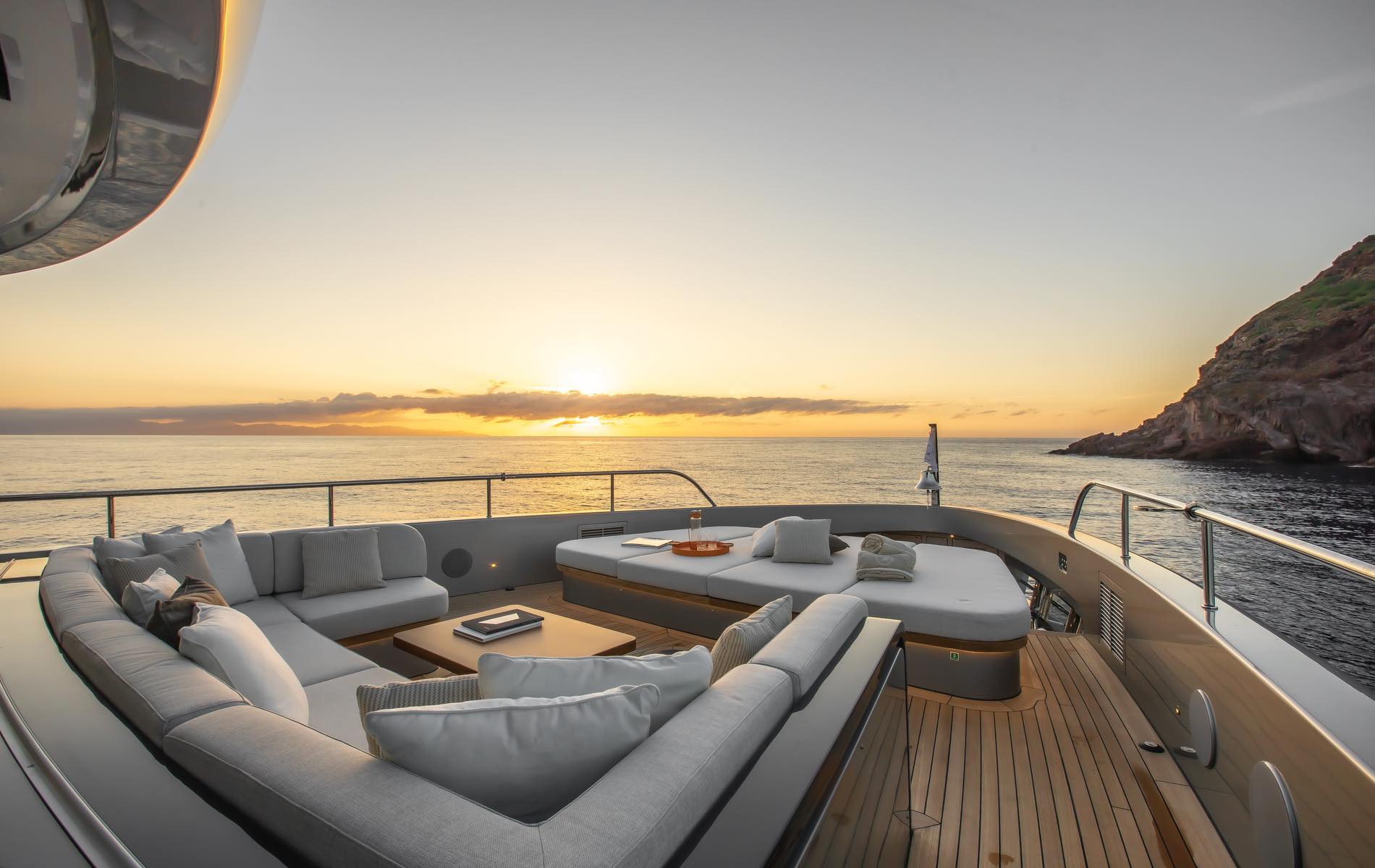 benetti yacht sunset 