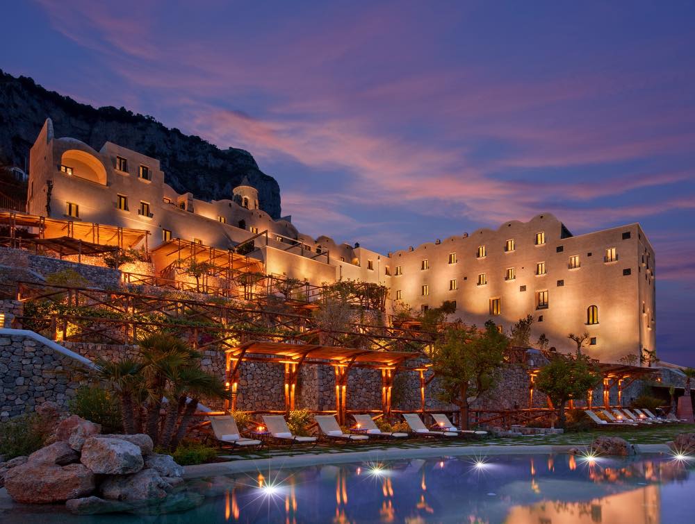 monastero santa rosa night