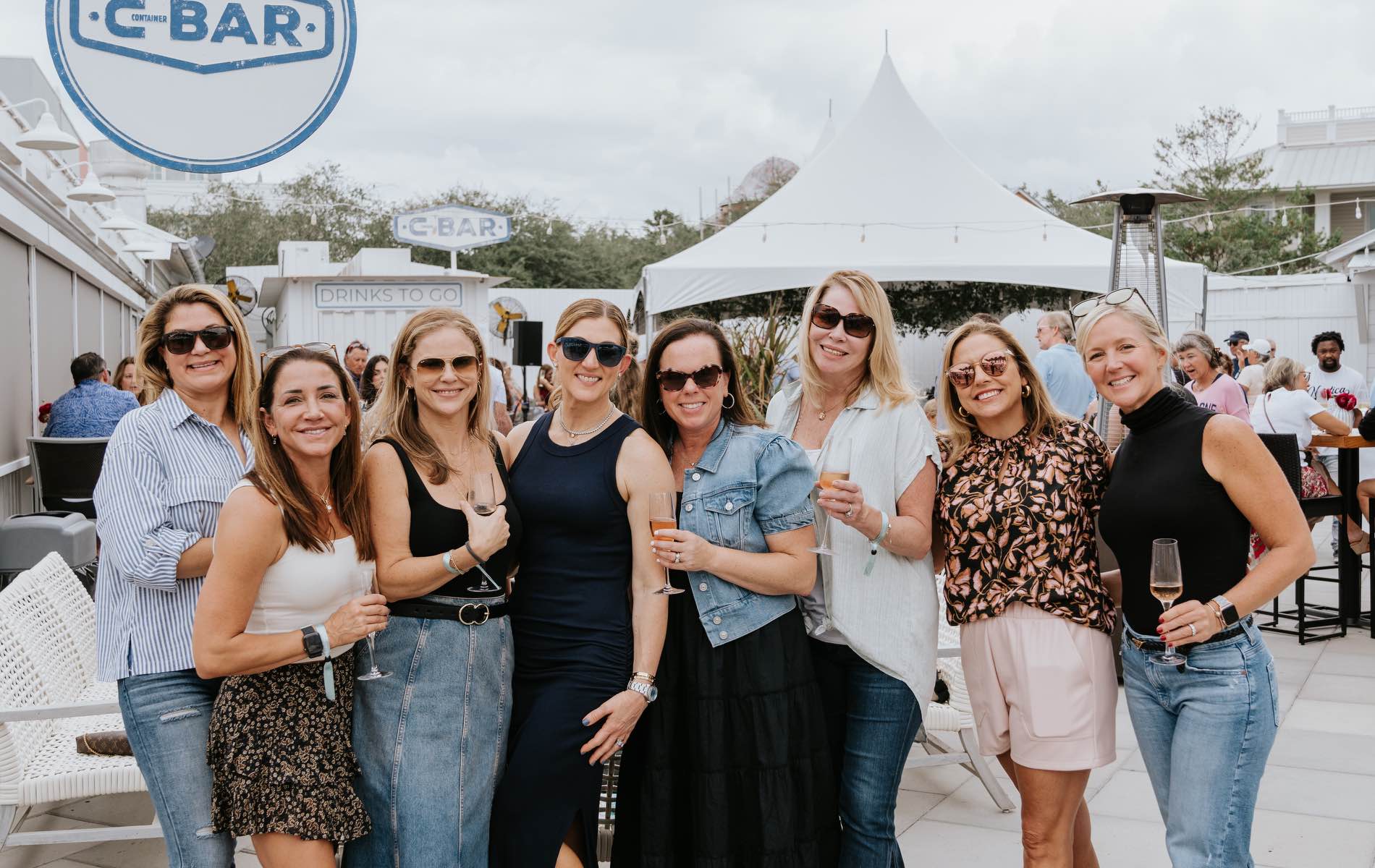 La scène: Seeing Red Wine Festival 2024 in Seaside, Florida