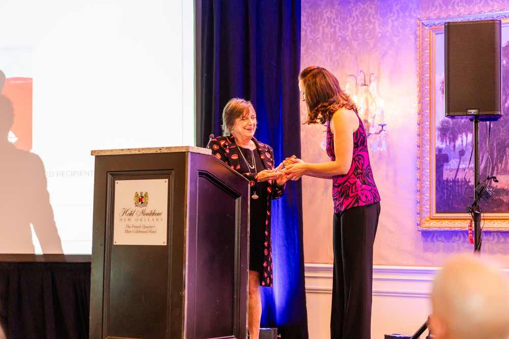linda getting award